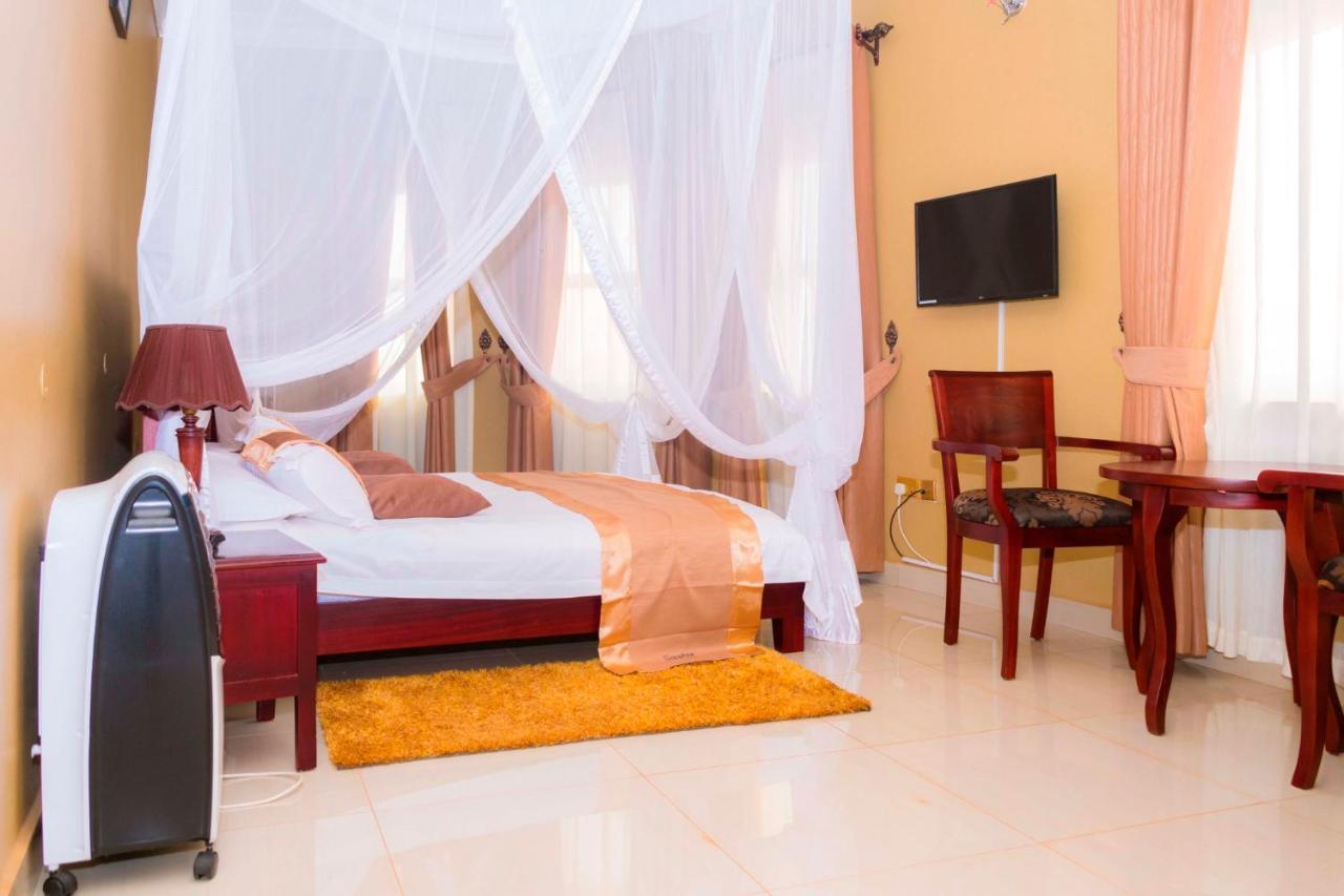 Sapphire Hotel Entebbe Kigo Kajansi Exterior foto